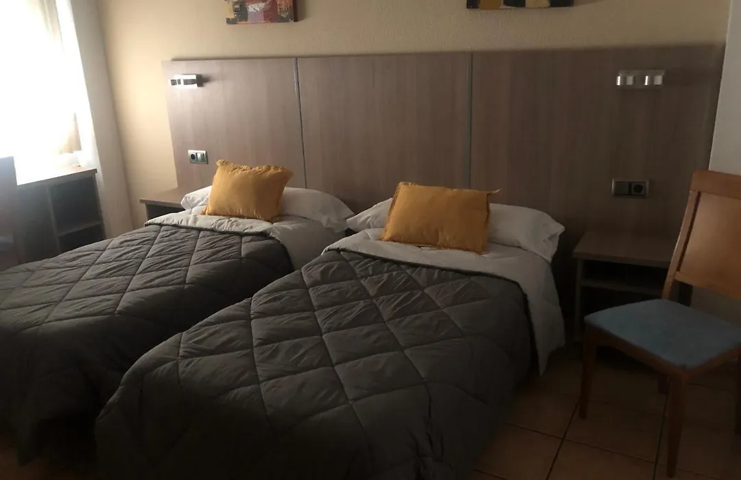 Hostal De La Rosa-1